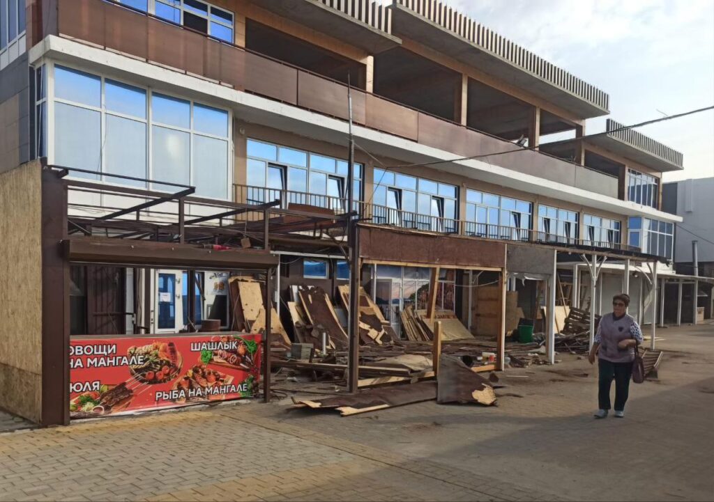 Кого с помощью главы сносят с пляжей? 1 1000003572 Туапсе инфо