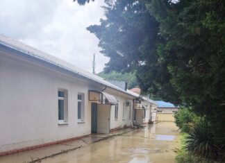 Кто перекрыл ливневую канализацию в пгт Новомихайловский?