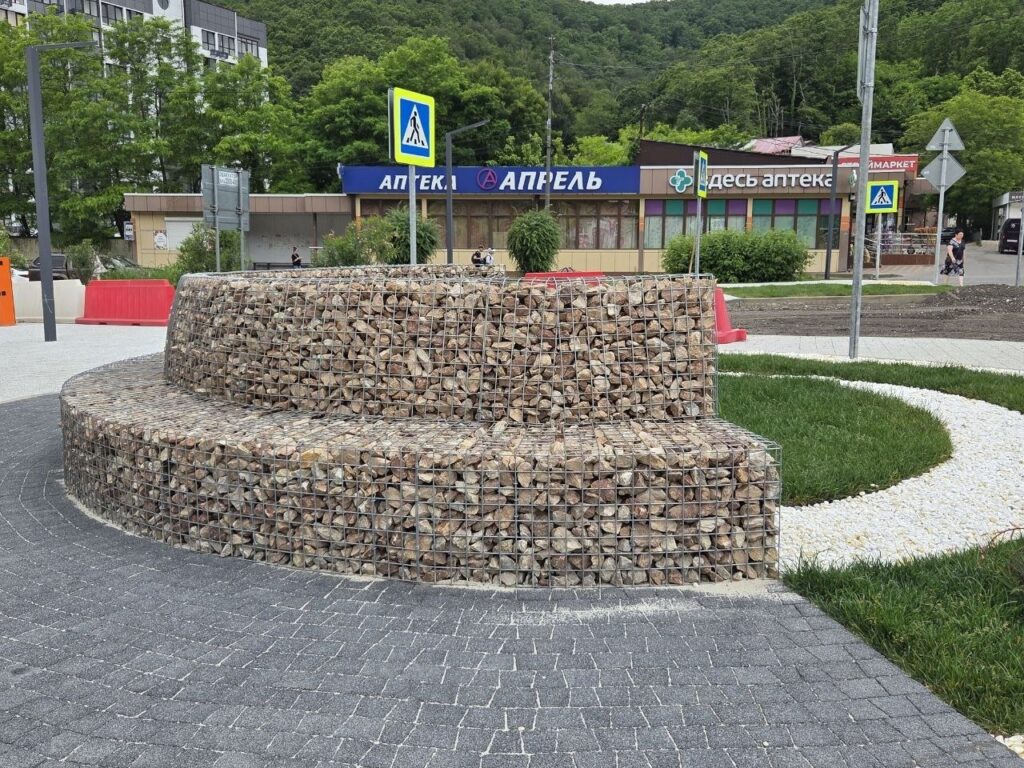 Новый сквер появился в Туапсе на пересечении улиц Калараша и Портовиков 2 1000007287 Туапсе инфо